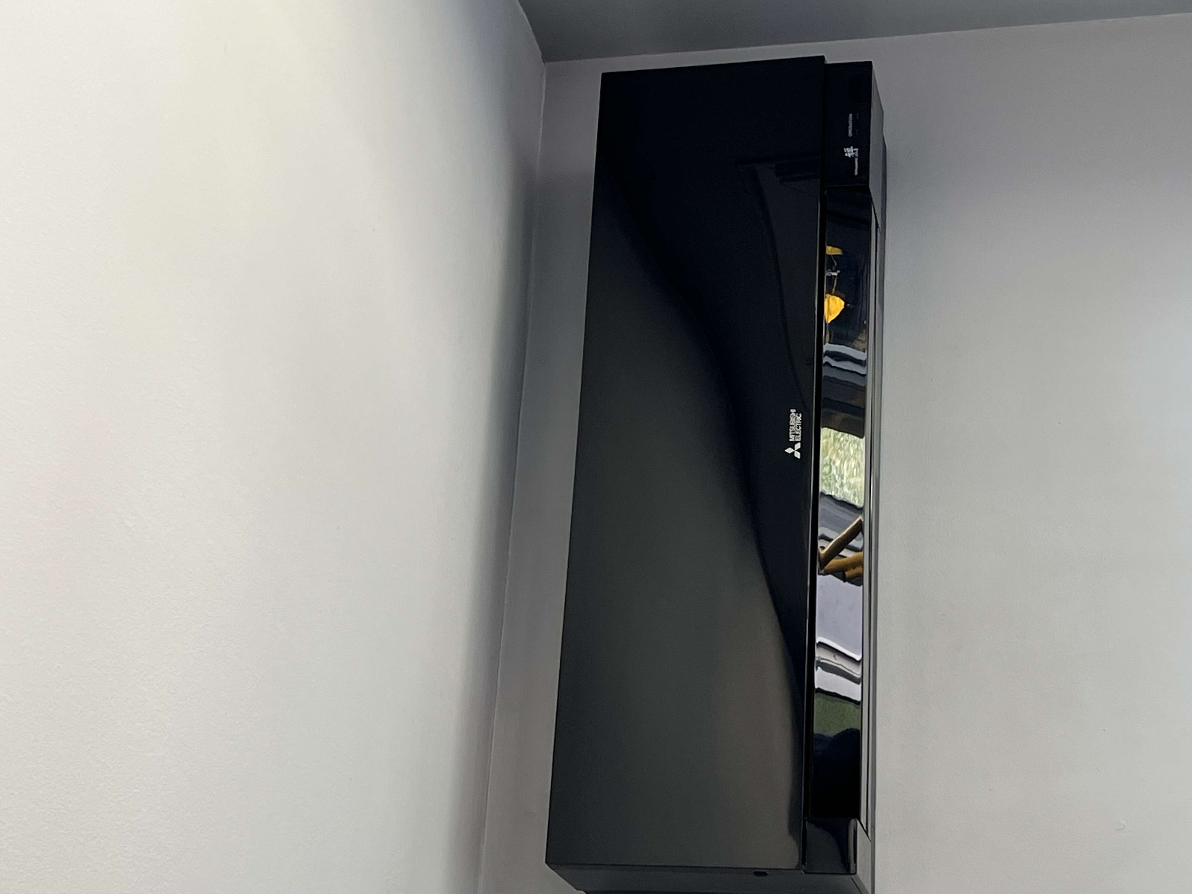 photo de la prestation Climatisation Mitsubishi design noir